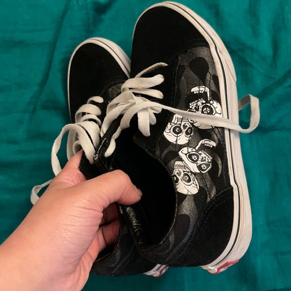 Sneakers - Picture 1 of 3